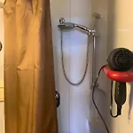 Luxurious Apartment , Next To University& Wifi, Free Parking, Bed&Matress
